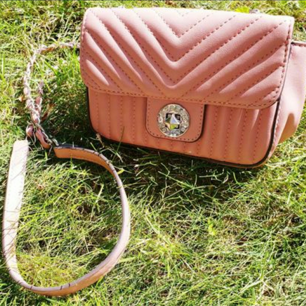 Pristine! BCBG MAXAZRIA|PARIS High Style Quilted Leather Shoulder Handbag.Pink. - Picture 4 of 5